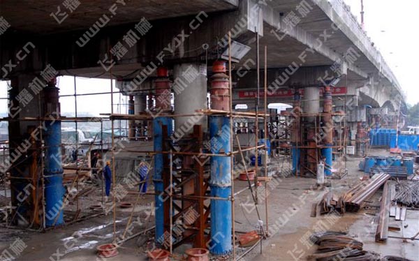 浙江滬杭甬高速公路杭州段橋梁維修使用同步頂升系統(tǒng)更換支座